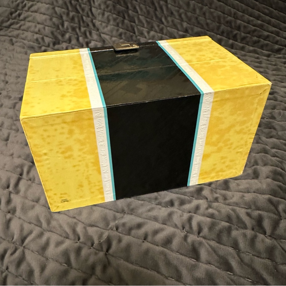 ⭐️ L.A.M.B. Gold and Black Fragrance Box with Teal Interior - Picture 9 of 16